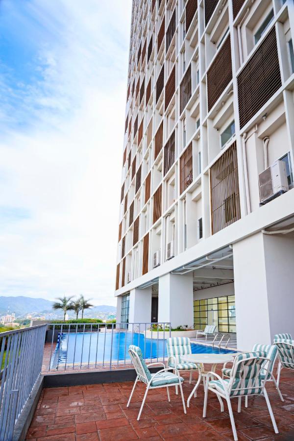 Eon Centennial Soho Hotel Cebu Exterior foto